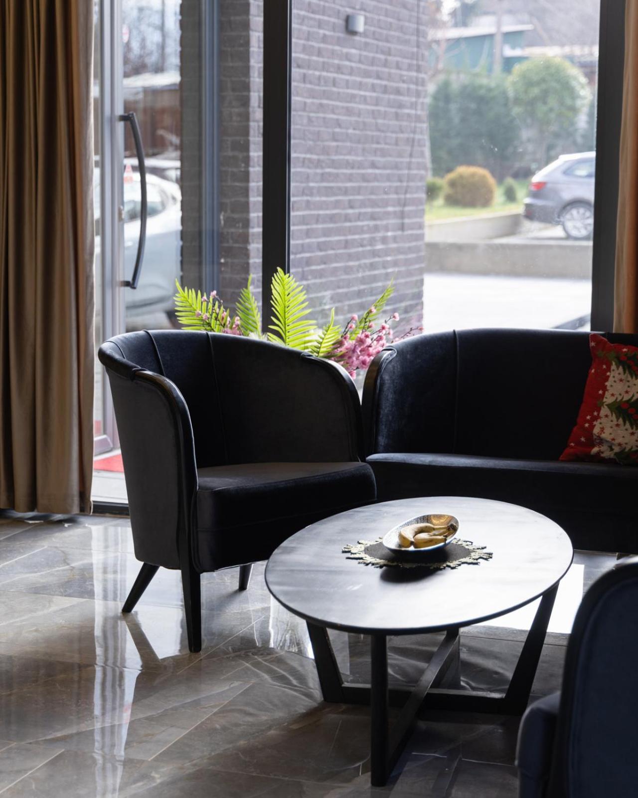 Vetus Hotel Приштина Екстер'єр фото