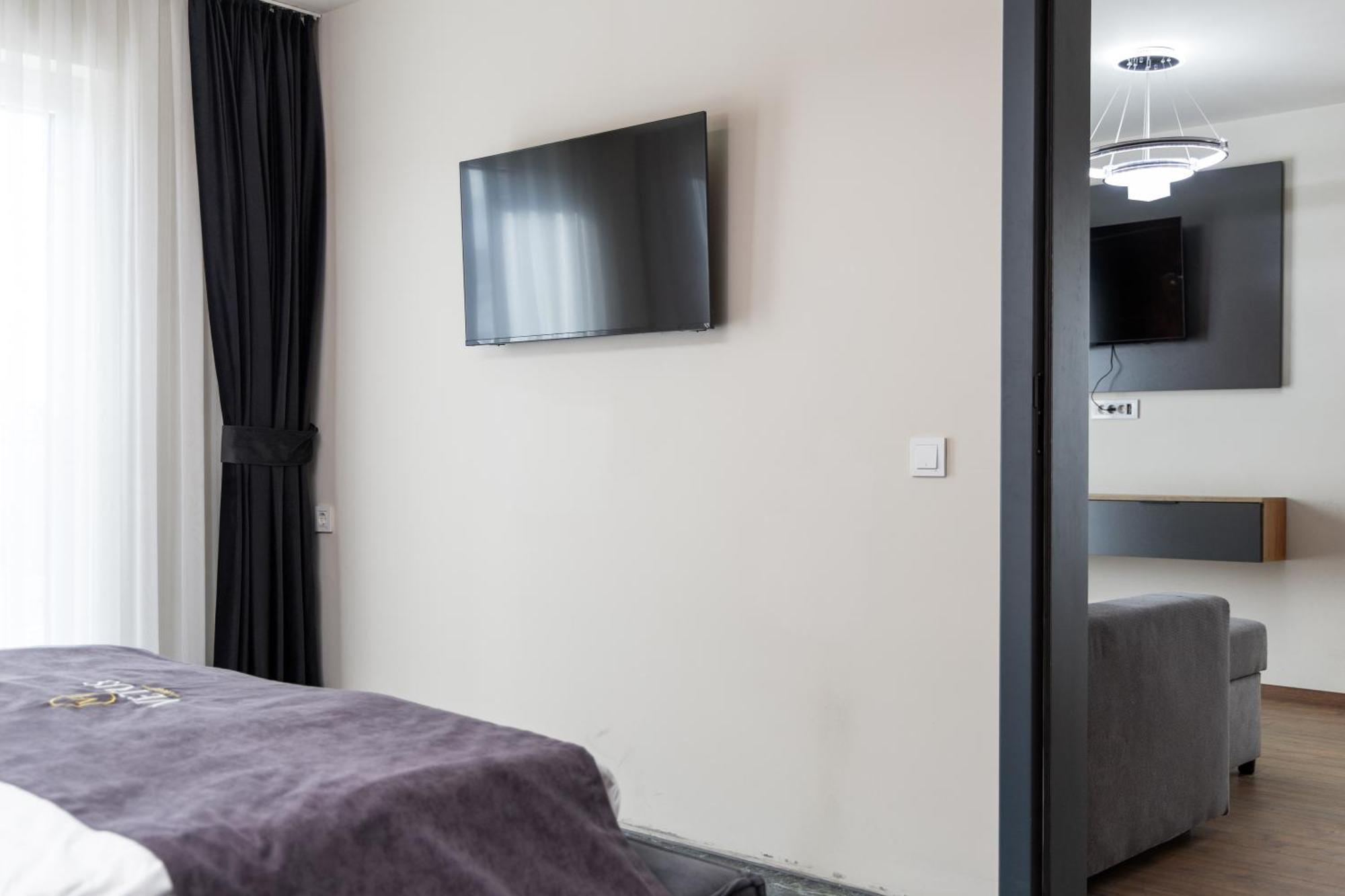 Vetus Hotel Приштина Екстер'єр фото