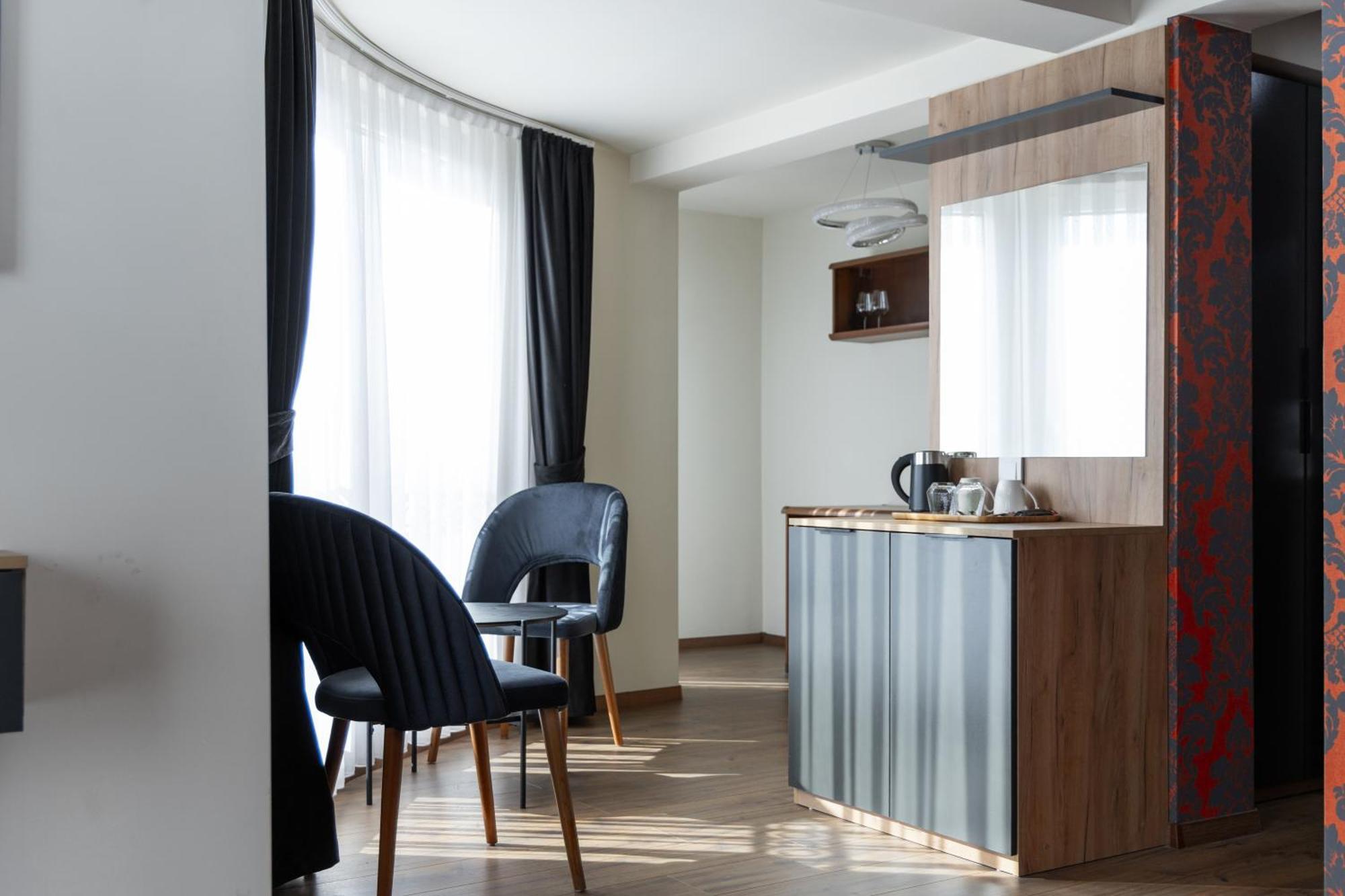 Vetus Hotel Приштина Екстер'єр фото